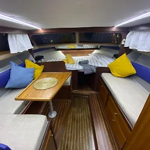 Laura Boat Hotel en barco Sant Adrià de Besòs